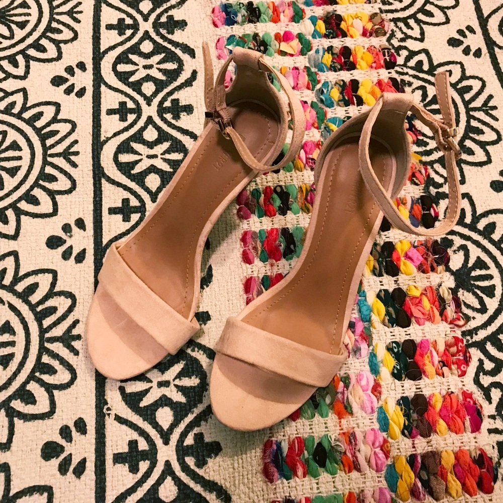 NWOT Light pink suede strap sandals size 6